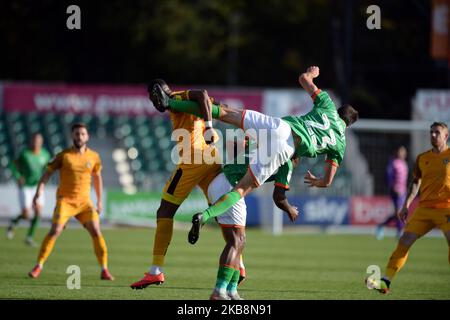 Rory McArdle de Scunthorpe United et Jamille Matt de Newport pendant de Newport pendant le match Sky Bet League Two entre Newport County et Scunthorpe Rodney Parade Stadium dans la ville de Newport, au sud du pays de Galles, au Royaume-Uni, le 19 octobre 2019. (Photo par MI News/NurPhoto) Banque D'Images