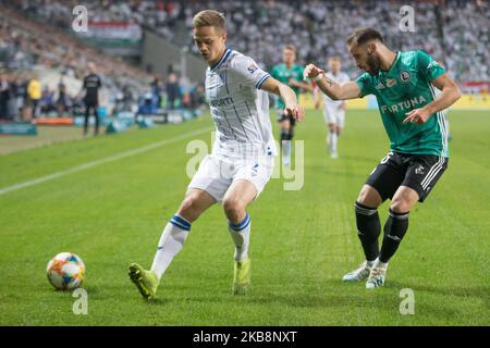 Robert Gumny (Lech), Luis Rocha (Legia) pendant le match PKO Ekstraklasa entre Legia Varsovie et Lech Poznan, à Varsovie, en Pologne, sur 19 octobre 2019. (Photo par Foto Olimpik/NurPhoto) Banque D'Images