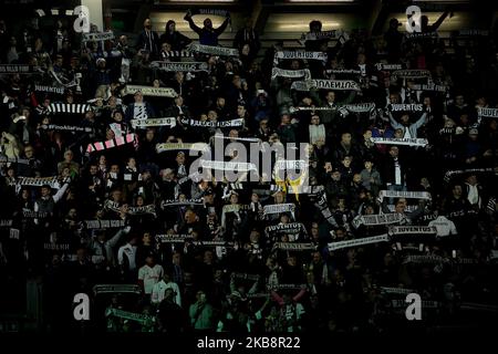 Les fans de Juventus montrent leur soutien lors de la série Un match entre Juventus et le FC de Bologne au stade Allianz de 19 octobre 2019 à Turin, en Italie. (Photo de Giuseppe Cottini/NurPhoto) Banque D'Images