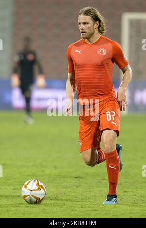 Birkir Bjarnason d'Al Arabi sur le ballon pendant le match de la Ligue des étoiles du QNB contre Al Gharafa sur 20 octobre 2019 au stade du Grand Hamad à Doha, au Qatar. (Photo de Simon Holmes/NurPhoto) Banque D'Images