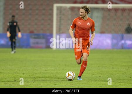 Birkir Bjarnason d'Al Arabi sur le ballon pendant le match de la Ligue des étoiles du QNB contre Al Gharafa sur 20 octobre 2019 au stade du Grand Hamad à Doha, au Qatar. (Photo de Simon Holmes/NurPhoto) Banque D'Images