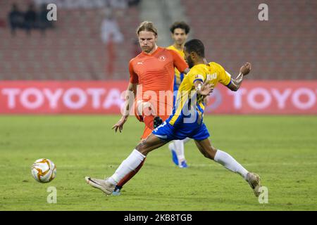 Birkir Bjarnason d'Al Arabi sur le ballon pendant le match de la Ligue des étoiles du QNB contre Al Gharafa sur 20 octobre 2019 au stade du Grand Hamad à Doha, au Qatar. (Photo de Simon Holmes/NurPhoto) Banque D'Images