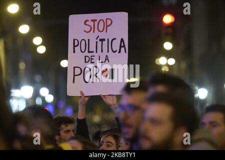 Les manifestants se rassemblent dans la via Laietana lors d'une manifestation appelée groupe catalan pro-indépendantiste sur 20 octobre 2019 à Barcelone, en Espagne. (Photo par Iranzu Larrasoana Oneca/NurPhoto) Banque D'Images