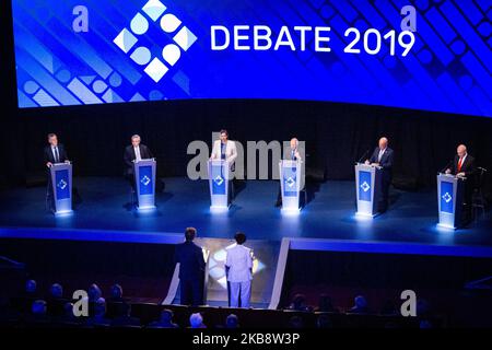 Les candidats à la présidence pendant le débat, Nicolas del Cano, Roberto Lavagna Président en exercice Mauricio Macri, Alberto Fernandez, Juan Jose Gomez Centurion et Jose Luis Espert lors de leur participation au débat ''Argentine debat 2019''' à Buenos Aires, en Argentine, le dimanche 20 octobre 2019. (Photo par Federico Rotter/NurPhoto) Banque D'Images