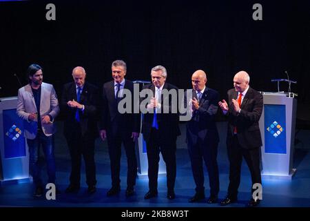 Les candidats à la présidence pendant le débat, Nicolas del Cano, Roberto Lavagna Président en exercice Mauricio Macri, Alberto Fernandez, Juan Jose Gomez Centurion et Jose Luis Espert lors de leur participation au débat ''Argentine debat 2019''' à Buenos Aires, en Argentine, le dimanche 20 octobre 2019. (Photo par Federico Rotter/NurPhoto) Banque D'Images