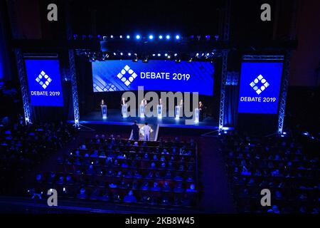 Les candidats à la présidence pendant le débat, Nicolas del Cano, Roberto Lavagna Président en exercice Mauricio Macri, Alberto Fernandez, Juan Jose Gomez Centurion et Jose Luis Espert lors de leur participation au débat ''Argentine debat 2019''' à Buenos Aires, en Argentine, le dimanche 20 octobre 2019. (Photo par Federico Rotter/NurPhoto) Banque D'Images