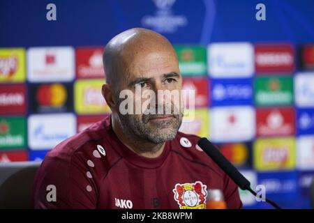 Peter Bosz lors de la conférence de presse avant le match de l'UEFA Champions League entre Atletico de Madrid et Bayer 04 Leverkusen au stade Wanda Metropolitano de Madrid, Espagne. 21 octobre 2019. (Photo de A. Ware/NurPhoto) Banque D'Images