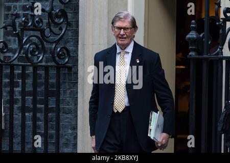 Le député Bill Cash quitte Downing Street dans le centre de Londres alors que les membres du Groupe européen de recherche (GRE) ont rencontré le Premier ministre Boris Johnson le 22 octobre 2019 à Londres, en Angleterre. Aujourd'hui, les députés de la Chambre des communes débattent et votent sur le projet de loi sur l'Accord de retrait de l'Union européenne, connu sous le nom de deuxième lecture et sur la motion de programme du projet de Boris Johnson visant à achever la législation sur le Brexit dans les trois jours. (Photo de Wiktor Szymanowicz/NurPhoto) Banque D'Images