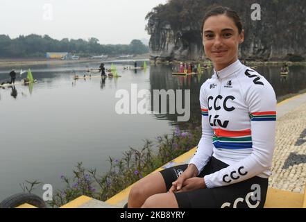 Ashleigh Moolman - Pasio d'Afrique du Sud et Team CCC - Liv, vu lors de la cérémonie de remise des prix 2019 du Cyclisme Tour de Guangxi, alors qu'elle a gagné la classe de montagne lors du Tour de Guangxi 3rd 2019, course du World Tour des femmes, 145,8km de Guilin à Guilin . Mardi, 22 octobre 2019, à Guilin, dans la région de Guangxi, Chine. (Photo par Artur Widak/NurPhoto) Banque D'Images