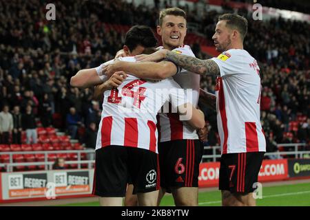 Duncan Watmore de Sunderland célèbre avec Max Power et Luke O'Nien après avoir marquant leur premier but lors du match Sky Bet League 1 entre Sunderland et Tranmere Rovers au stade de Light, Sunderland, le mardi 22nd octobre 2019. (Photo de Mark Fletcher/MI News/NurPhoto) Banque D'Images