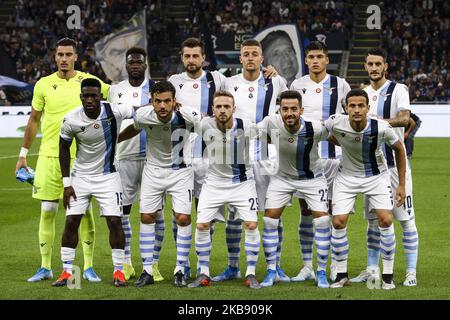 Latium joueurs (Thomas Strakosha, Felipe Caicedo, Francesco Acerbi, Sergej Milinkovic-Savic, Joaquin Correa, Luis Alberto, Bastos, Marco Parolo, Manuel Lazzari, Jony, Luiz Felipe) pose afin d'être photographié pendant la série Un match de football n.5 INTER - LAZIO sur 25 septembre 2019 au Stadio Giuseppe Meazza à Milan, Lombardie, Italie. Résultat final: Inter-Lazio 1-0. (Photo de Matteo Bottanelli/NurPhoto) Banque D'Images