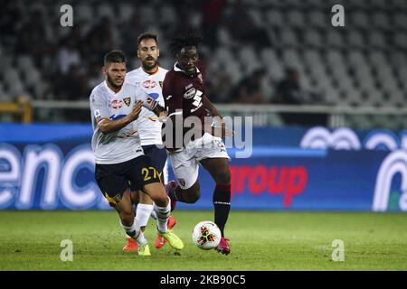 Le milieu de terrain de Turin Soualiho Meite (23) lutte pour le bal contre le défenseur de Lecce Marco Calderoni (27) lors de la série A match de football n.3 TURIN - CONFÉRENCE sur 16 septembre 2019 au Stadio Olimpico Grande Turin à Turin, Piémont, Italie. Résultat final: Torino-Lecce 1-2. (Photo de Matteo Bottanelli/NurPhoto) Banque D'Images