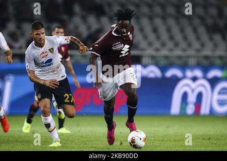 Le milieu de terrain de Turin Soualiho Meite (23) lutte pour le bal contre le défenseur de Lecce Marco Calderoni (27) lors de la série A match de football n.3 TURIN - CONFÉRENCE sur 16 septembre 2019 au Stadio Olimpico Grande Turin à Turin, Piémont, Italie. Résultat final: Torino-Lecce 1-2. (Photo de Matteo Bottanelli/NurPhoto) Banque D'Images