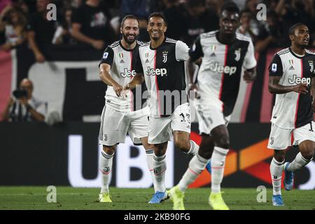 Le défenseur de Juventus Danilo (13) célèbre avec ses coéquipiers après avoir marquant son but du faire 1-0 pendant le match de football de la Serie n.2 JUVENTUS - NAPOLI sur 31 août 2019 au stade Allianz à Turin, Piémont, Italie. Résultat final: Juventus-Napoli 4-3. (Photo de Matteo Bottanelli/NurPhoto) Banque D'Images