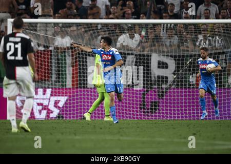 Napoli avant Hirving Lozano (11) célèbre après avoir marquant son but du faire 3-2 pendant la série Un match de football n.2 JUVENTUS - NAPOLI sur 31 août 2019 au stade Allianz à Turin, Piémont, Italie. Résultat final: Juventus-Napoli 4-3. (Photo de Matteo Bottanelli/NurPhoto) Banque D'Images