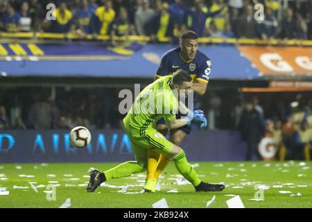 Ramon Avila de Boca Juniors en action avec Franco Armani de River plate lors du deuxième match entre River plate et Boca Juniors dans le cadre des demi-finales de Copa CONMEBOL Libertadores 2019 à l'Estadio Alberto J. Armando on 22 octobre 2019 à Buenos Aires, Argentine. (Photo de Matías Baglietto/NurPhoto) Banque D'Images