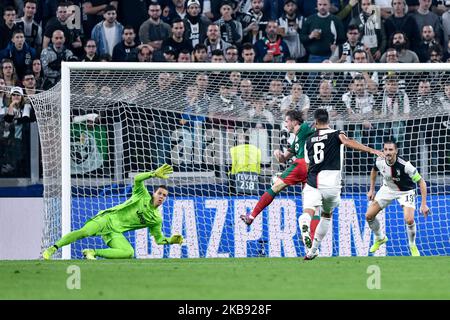 Aleksey Miranchuk, de Lokomotiv Moscou, a obtenu le premier gosal lors du match de groupe de la Ligue des champions de l'UEFA entre Juventus et Lokomotiv Moscou au stade Juventus, à Turin, en Italie, le 22 octobre 2019. (Photo de Giuseppe Maffia/NurPhoto) Banque D'Images