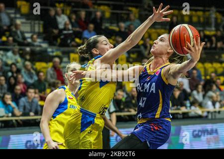 Romane Bernies (47) de BLMA est vu en action lors du match de basket-ball entre Arka Gdynia (Pologne) et basket Lattes Montpellier Association (France) à Gdynia, Pologne, le 23 octobre 2019 (photo de Michal Fludra/NurPhoto) Banque D'Images