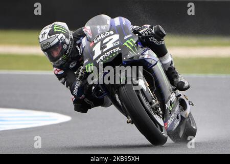 Maverick Vinales of Spain fait du vélo Monster Energy Yamaha MotoGP lors de l'entraînement pour le MotoGP australien au circuit du Grand Prix de Phillip Island sur 25 octobre 2019 à Phillip Island, en Australie (photo de Morgan Hancock/NurPhoto) Banque D'Images