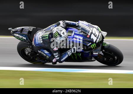 Maverick Vinales of Spain fait du vélo Monster Energy Yamaha MotoGP lors de l'entraînement pour le MotoGP australien au circuit du Grand Prix de Phillip Island sur 25 octobre 2019 à Phillip Island, en Australie (photo de Morgan Hancock/NurPhoto) Banque D'Images