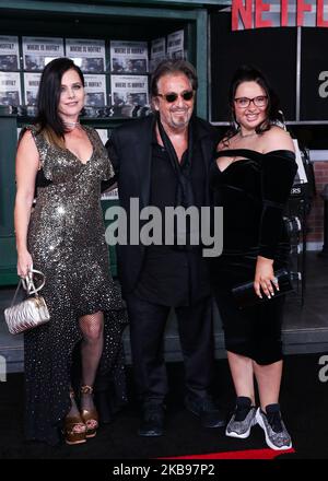 HOLLYWOOD, LOS ANGELES, CALIFORNIE, États-Unis - OCTOBRE 24 : Meital Dohan, Al Pacino et Olivia Pacino arrivent à la première de Netflix 'The Irishman' tenue au TCL Chinese Theatre IMAX on 24 octobre 2019 à Hollywood, Los Angeles, Californie, États-Unis. (Photo de David Acosta/image Press Agency/NurPhoto) Banque D'Images