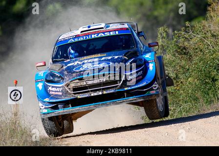 Le pilote finlandais Teemu Suninen et son copilote Jarmo Lehtinen de M-Sport Ford World Rally Team, sautant avec son Ford Fiesta WRC au SS2 Horta-Bot pendant la première journée du Rallye RACC Catalunya Costa Daurada, sur 25 octobre 2019 à Salou, Espagne. (Photo de Joan Cros/NurPhoto) Banque D'Images