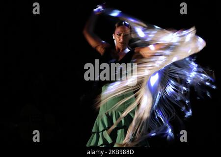 Sara Baras, âgée de 48 ans, est une danseuse et chorégraphe espagnole de flamenco qui interprète sa danse lors de son spectacle 'Sombras' dans le cadre du Festival international Cervantino 47th à Alhondiga de Granaditas on 25 octobre 2019 à Guanajuato, Mexique (photo d'Eyepix/NurPhoto) Banque D'Images