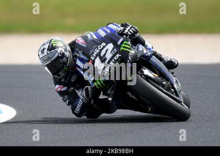 Maverick Vinales of Spain fait du vélo Monster Energy Yamaha MotoGP pendant l'entraînement devant le MotoGP australien au circuit du Grand Prix de Phillip Island sur 26 octobre 2019 à Phillip Island, en Australie (photo de Morgan Hancock/NurPhoto) Banque D'Images