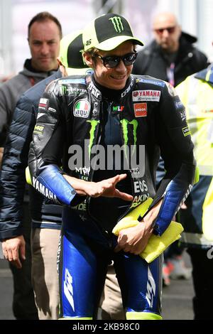 Valentino Rossi se dirige vers son garage avant de s'entraîner devant le MotoGP australien au circuit du Grand Prix de Phillip Island sur 26 octobre 2019 à Phillip Island, en Australie (photo de Morgan Hancock/NurPhoto) Banque D'Images