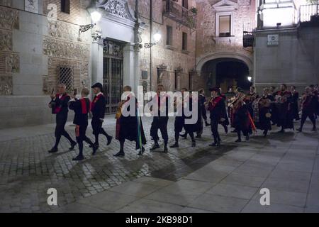 Concours national de Tunas, environ 400 tunos se sont déplacés à la ville ont interprété différentes pièces musicales tandis qu'ils ont fait un défilé à travers les différentes rues de Madrid. Espagne sur 25 octobre 2019. (Photo par Oscar Gonzalez/NurPhoto) Banque D'Images