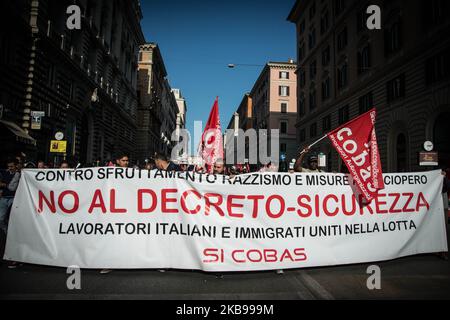 Manifestation nationale de l'Union si Cobas à Rome, Italie, sur 26 octobre 2019 contre le gouvernement qui continue à maintenir des politiques inefficaces du travail. « Un message pour le droit à la maison » participe également à la manifestation. (Photo par Andrea Ronchini/NurPhoto) Banque D'Images