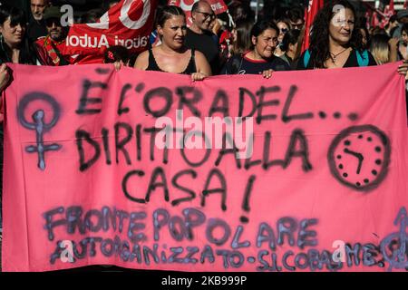 Manifestation nationale de l'Union si Cobas à Rome, Italie, sur 26 octobre 2019 contre le gouvernement qui continue à maintenir des politiques inefficaces du travail. « Un message pour le droit à la maison » participe également à la manifestation. (Photo par Andrea Ronchini/NurPhoto) Banque D'Images