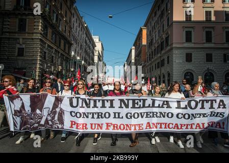 Manifestation nationale de l'Union si Cobas à Rome, Italie, sur 26 octobre 2019 contre le gouvernement qui continue à maintenir des politiques inefficaces du travail. « Un message pour le droit à la maison » participe également à la manifestation. (Photo par Andrea Ronchini/NurPhoto) Banque D'Images