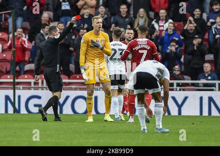 Marek Rodák de Fulham est présenté une carte rouge lors du match de championnat Sky Bet entre Middlesbrough et Fulham au stade Riverside, Middlesbrough, le samedi 26th octobre 2019. (Photo par IAM Burn/MI News/NurPhoto) Banque D'Images