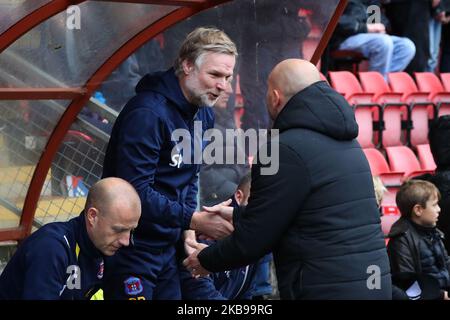 Steven Pressley, entraîneur en chef de Carlisle, et Carl Fletcher, entraîneur en chef d'Orient, lors du match EFL League Two entre Leyton Orient et Carlisle, à Brisbane Road, Londres, le 26 octobre 2019 (photo d'action Foto Sport/NurPhoto) Banque D'Images