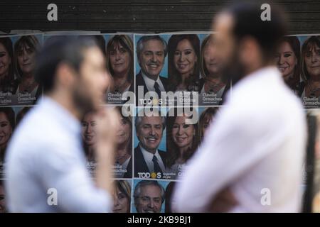 Un panneau d'affichage Alberto Fernandez et Cristina Kirchner est vu pendant la période de campagne électorale sur 25 octobre 2019 à Buenos Aires, Argentine. (Photo de MatÃ­as Baglietto/NurPhoto) Banque D'Images