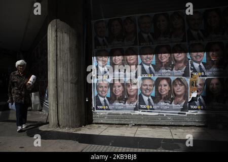 Un panneau d'affichage Alberto Fernandez et Cristina Kirchner est vu pendant la période de campagne électorale sur 25 octobre 2019 à Buenos Aires, Argentine. (Photo de Matías Baglietto/NurPhoto) Banque D'Images