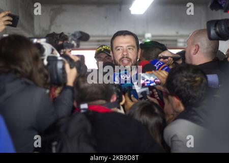 Le candidat Carlos Fernando Galan arrive au bureau de vote lors des élections locales et régionales à Bogota, en Colombie, le 27 octobre 2019. (Photo de Daniel Garzon Herazo/NurPhoto) Banque D'Images