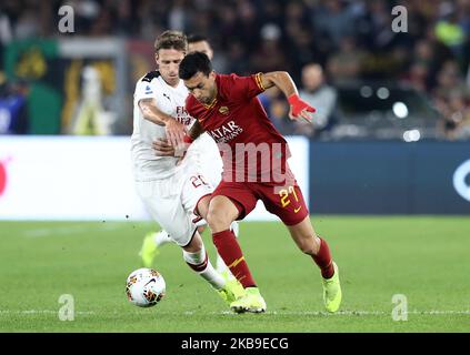 Lucas Biglia de Milan et Javier Pastore de Rome en action pendant la série Un match DE Rome contre AC Milan au stade Olimpico de Rome, Italie sur 27 octobre 2019 (photo de Matteo Ciambelli/NurPhoto) Banque D'Images