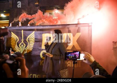 Les manifestants participent à un rassemblement contre le retrait des troupes dans l'est de l'Ukraine, devant le bâtiment de l'administration présidentielle à Kiev, en Ukraine, au 29 octobre 2019. (Photo de Maxym Marusenko/NurPhoto) Banque D'Images