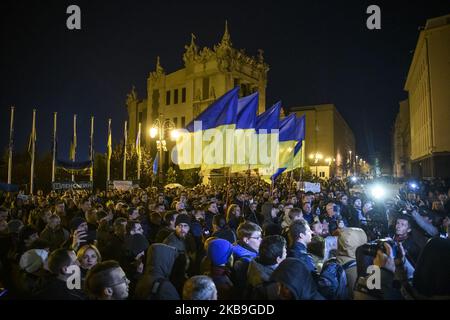 Les manifestants participent à un rassemblement contre le retrait des troupes dans l'est de l'Ukraine, devant le bâtiment de l'administration présidentielle à Kiev, en Ukraine, au 29 octobre 2019. (Photo de Maxym Marusenko/NurPhoto) Banque D'Images