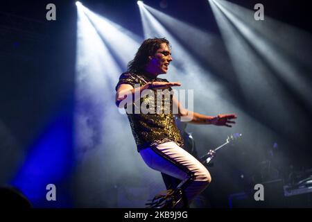 Luke Spiller du groupe de rock britannique The Struts se présente à fabrique on 29 octobre 2019 à Milan, en Italie. (Photo de Roberto Finizio/NurPhoto) Banque D'Images