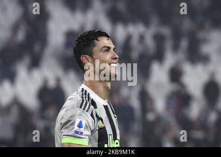 Juventus en avant Cristiano Ronaldo (7) célèbre la victoire après le match de football de Serie A n.10 JUVENTUS - GÊNES sur 30 octobre 2019 au stade Allianz de Turin, Piémont, Italie. Résultat final: Juventus-Gênes 2-1. (Photo de Matteo Bottanelli/NurPhoto) Banque D'Images