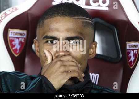 Juventus avance Douglas Costa (11) attend sur le banc pendant la série Un match de football n.11 TURIN - JUVENTUS sur 02 novembre 2019 au Stadio Olimpico Grande Turin à Turin, Piémont, Italie. Résultat final: Torino-Juventus 0-1. (Photo de Matteo Bottanelli/NurPhoto) Banque D'Images