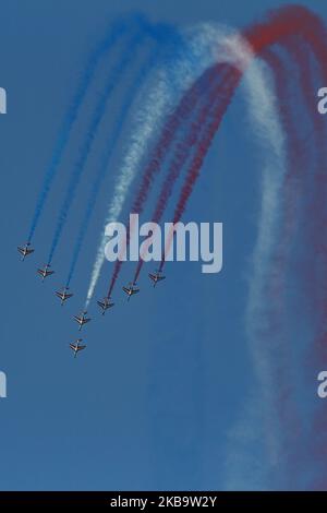 Équipe d'exposition de vol acrobatique d'élite française de la Force aérienne française Patrouille de France ( Patrouille Acrobatique de France ou PAF ) avec Alpha jets, Plus précisément, Dassault-Breguet-Dornier Alpha Jet E lors d'une démonstration aérienne acrobatique sur le ciel grec lors de la semaine de vol 8th d'Athènes 2019 à la base militaire de Tanagra près d'Athènes, Grèce sur 22 septembre 2019 (photo de Nicolas Economou/NurPhoto) Banque D'Images