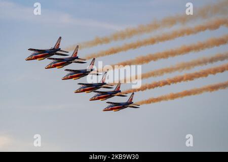 Équipe d'exposition de vol acrobatique d'élite française de la Force aérienne française Patrouille de France ( Patrouille Acrobatique de France ou PAF ) avec Alpha jets, Plus précisément, Dassault-Breguet-Dornier Alpha Jet E lors d'une démonstration aérienne acrobatique sur le ciel grec lors de la semaine de vol 8th d'Athènes 2019 à la base militaire de Tanagra près d'Athènes, Grèce sur 22 septembre 2019 (photo de Nicolas Economou/NurPhoto) Banque D'Images