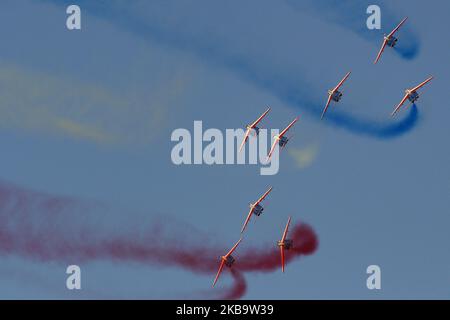 Équipe d'exposition de vol acrobatique d'élite française de la Force aérienne française Patrouille de France ( Patrouille Acrobatique de France ou PAF ) avec Alpha jets, Plus précisément, Dassault-Breguet-Dornier Alpha Jet E lors d'une démonstration aérienne acrobatique sur le ciel grec lors de la semaine de vol 8th d'Athènes 2019 à la base militaire de Tanagra près d'Athènes, Grèce sur 22 septembre 2019 (photo de Nicolas Economou/NurPhoto) Banque D'Images