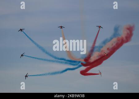 Équipe d'exposition de vol acrobatique d'élite française de la Force aérienne française Patrouille de France ( Patrouille Acrobatique de France ou PAF ) avec Alpha jets, Plus précisément, Dassault-Breguet-Dornier Alpha Jet E lors d'une démonstration aérienne acrobatique sur le ciel grec lors de la semaine de vol 8th d'Athènes 2019 à la base militaire de Tanagra près d'Athènes, Grèce sur 22 septembre 2019 (photo de Nicolas Economou/NurPhoto) Banque D'Images