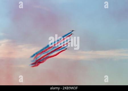 Équipe d'exposition de vol acrobatique d'élite française de la Force aérienne française Patrouille de France ( Patrouille Acrobatique de France ou PAF ) avec Alpha jets, Plus précisément, Dassault-Breguet-Dornier Alpha Jet E lors d'une démonstration aérienne acrobatique sur le ciel grec lors de la semaine de vol 8th d'Athènes 2019 à la base militaire de Tanagra près d'Athènes, Grèce sur 22 septembre 2019 (photo de Nicolas Economou/NurPhoto) Banque D'Images