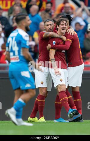 Nicol Zaniolo de AS Roma fêtent après avoir mis un but pendant la série italienne Un match de 2019/2020 entre AS Roma et SSC Napoli au Stadio Olimpico sur 2 novembre 2019 à Rome, Italie. (Photo de Danilo Di Giovanni/NurPhoto) Banque D'Images